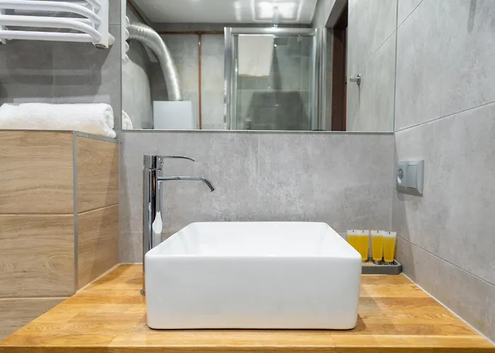 Park Slaski Comfy By Bookinghost *